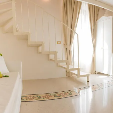 Dimora Dell'osanna Bed and Breakfast 4*