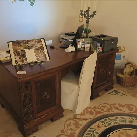 Dimora Dell'osanna Bed and Breakfast 4*