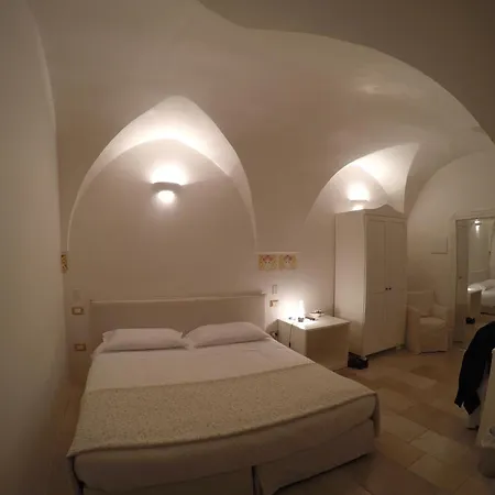 Dimora Dell'osanna كاروفينيو
